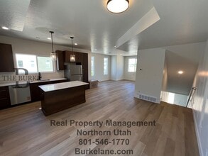 Burke Lane townhomes in Farmington, UT - Foto de edificio - Building Photo