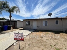 381 E Garden Ave in Porterville, CA - Building Photo