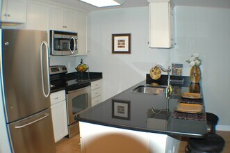 2128 SW Holden St in Seattle, WA - Building Photo - Building Photo