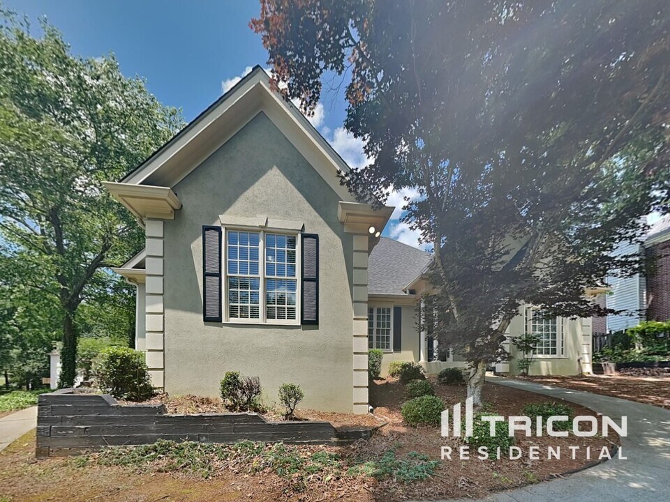 1300 Ashworth Ave SW in Marietta, GA - Building Photo