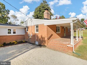 347 Forest Lane Rd in Fredericksburg, VA - Building Photo - Building Photo
