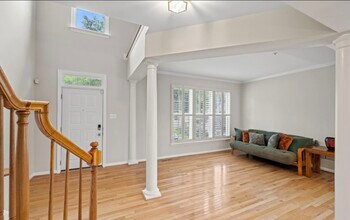 5714 Silk Tree Dr in Riverdale Park, MD - Building Photo - Building Photo