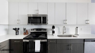 1001 S Center St in Arlington, TX - Building Photo - Building Photo