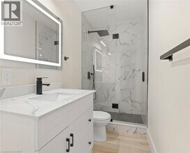 264 Thayer Ave in Hamilton, ON - Building Photo - Building Photo