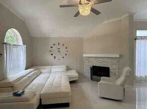 21014 Carmel Valley Dr in Katy, TX - Building Photo - Building Photo