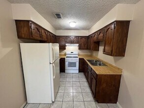 1502 E San Pedro St in Laredo, TX - Building Photo - Building Photo