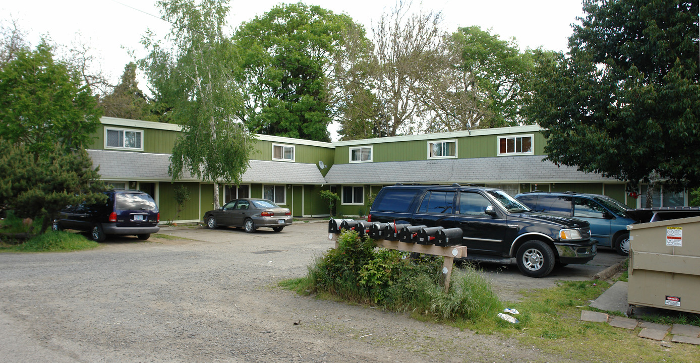 Units 5-8 in Eugene, OR - Building Photo