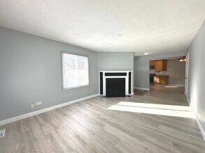 1410 Beverly Ln in Streamwood, IL - Building Photo - Building Photo