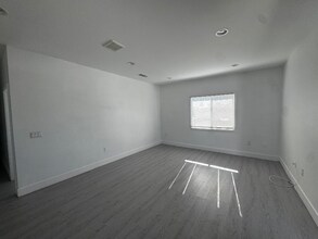 3291 Del Rey Dr in San Bernardino, CA - Foto de edificio - Building Photo