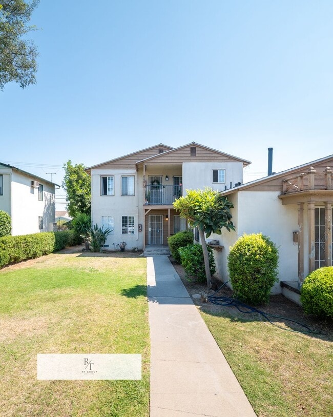 property at 644 W Riggin St