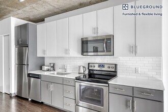 215 W Lake St-Unit -FL19-ID617 in Chicago, IL - Building Photo - Building Photo