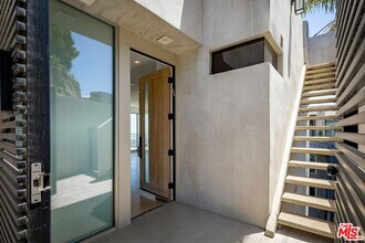 8650 Hollywood Blvd in Los Angeles, CA - Building Photo - Building Photo