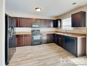 747 Markham Cir in Moore, SC - Foto de edificio - Building Photo