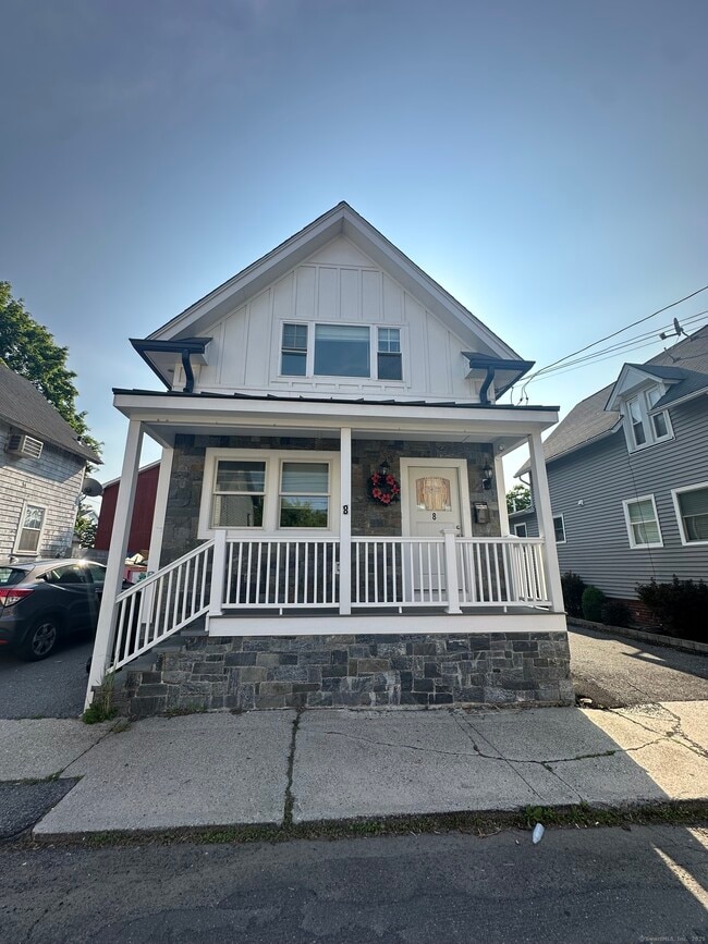 property at 8 Barnum Ct
