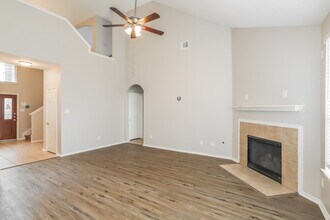 4939 Forest Hurst Dr in Spring, TX - Foto de edificio - Building Photo