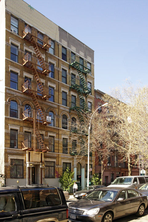 538 E 6th St in New York, NY - Building Photo