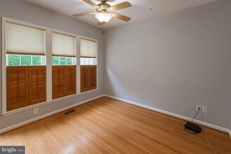 13925 Lullaby Rd in Germantown, MD - Foto de edificio - Building Photo