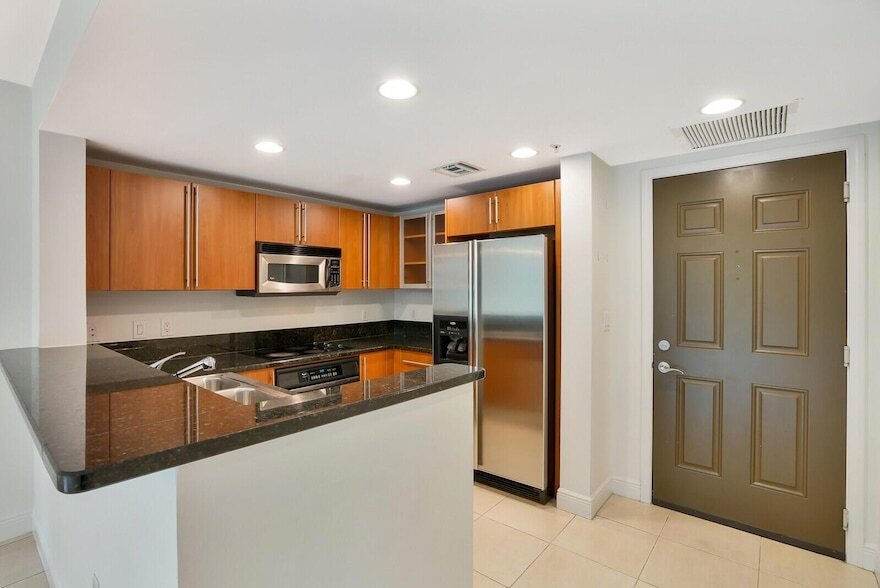 610 Clematis St, Unit 309 in West Palm Beach, FL - Building Photo