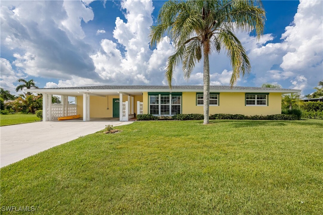 1720 Cascade Way in North Fort Myers, FL - Building Photo