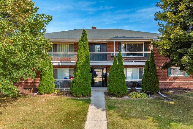 Evergreen Terrace Apartments in Hartford, WI - Building Photo - Building Photo