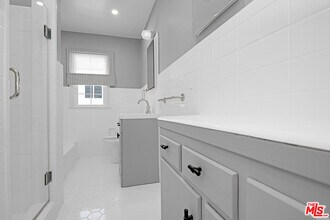 405-404 Shirley Pl in Beverly Hills, CA - Building Photo - Building Photo