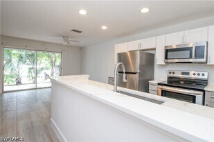 1331 Chesapeake Ave in Naples, FL - Building Photo