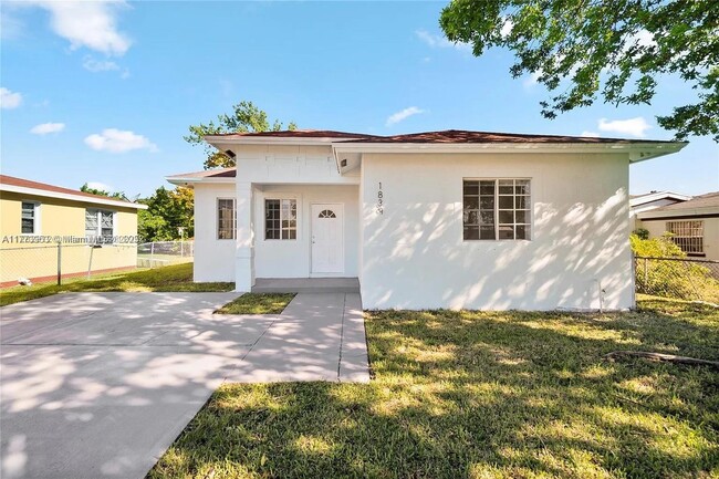 1839 NW 74th St in Miami, FL - Building Photo - Building Photo