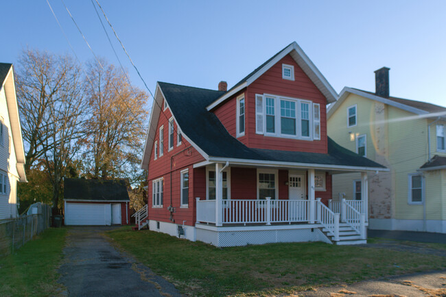 45 Glendale Ave in Bridgeport, CT - Foto de edificio - Building Photo