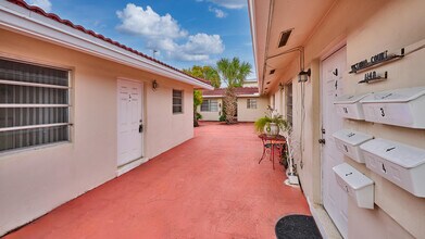 1140 NE 24th Ave in Pompano Beach, FL - Foto de edificio - Building Photo