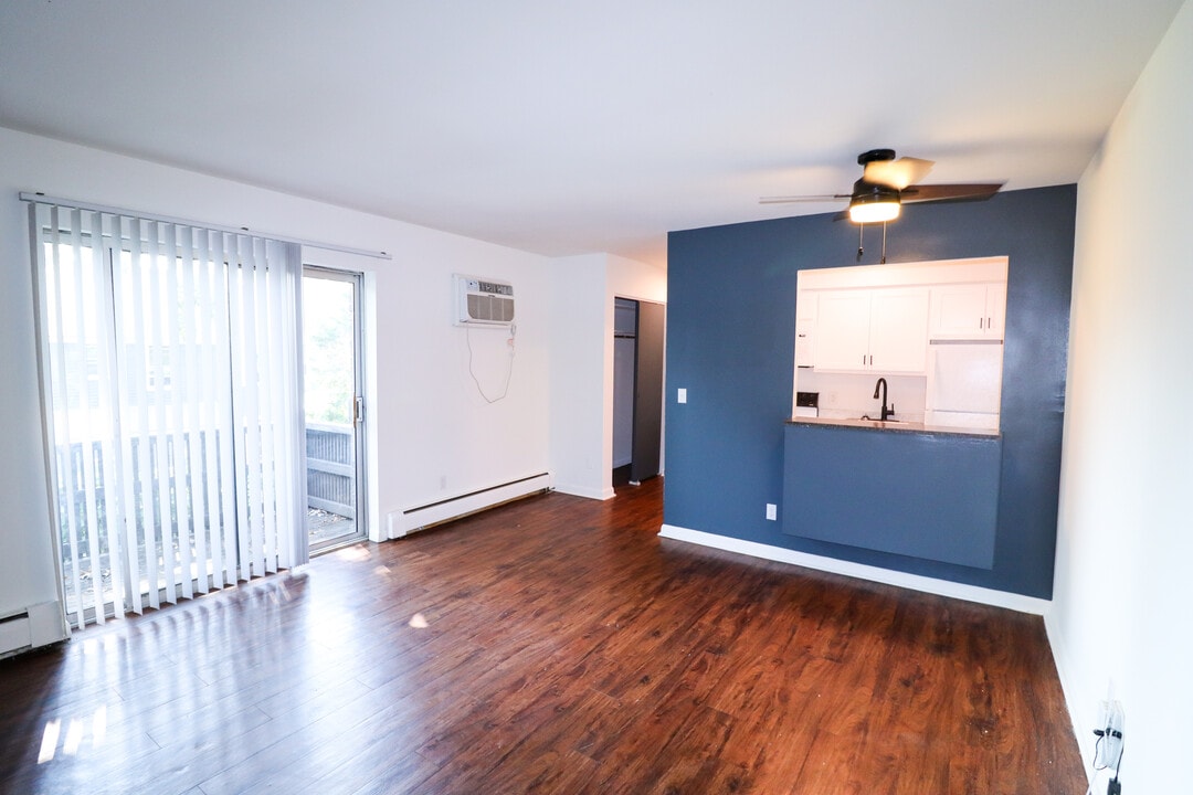 6115-6126 Plymouth Avenue in Cincinnati, OH - Foto de edificio