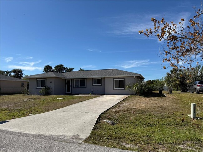 5048 Chaves Cir in Port Charlotte, FL - Building Photo - Building Photo