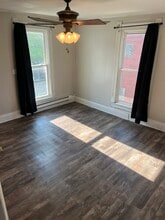 206 S Monroe St, Unit 206 Upper in Clinton, IL - Building Photo - Building Photo