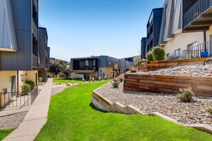Flats at Pinecliff in Colorado Springs, CO - Building Photo