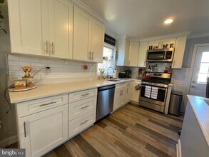 6822 Donahue Ct in Falls Church, VA - Building Photo - Building Photo