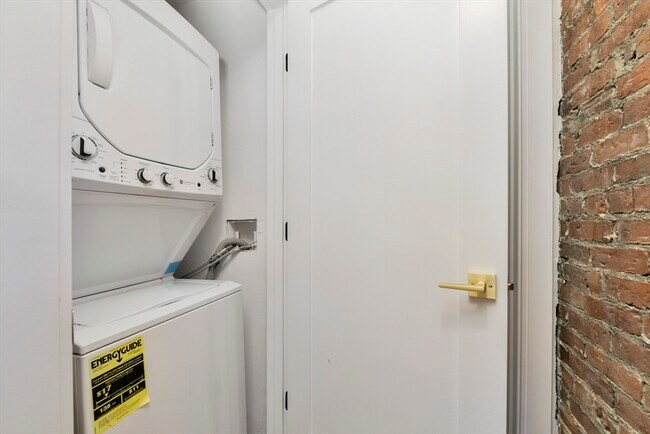 40 Chelsea St, Unit #4 in Boston, MA - Building Photo - Building Photo