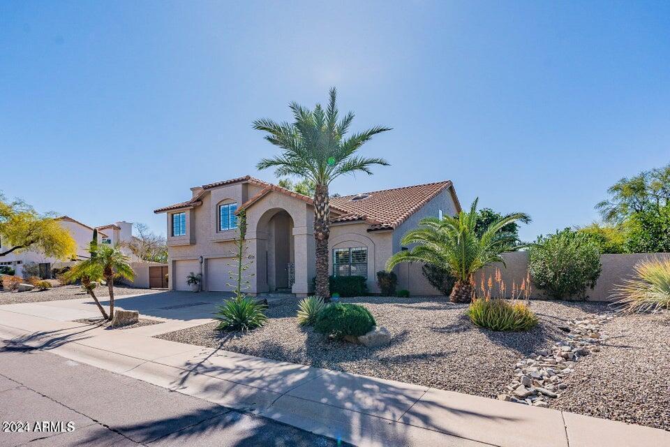 10235 E Dreyfus Ave in Scottsdale, AZ - Foto de edificio