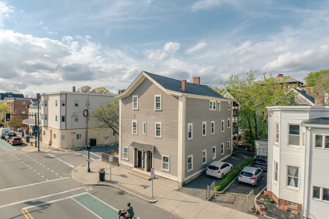 565 Somerville Ave in Somerville, MA - Building Photo