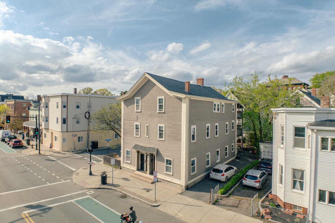 565 Somerville Ave in Somerville, MA - Foto de edificio