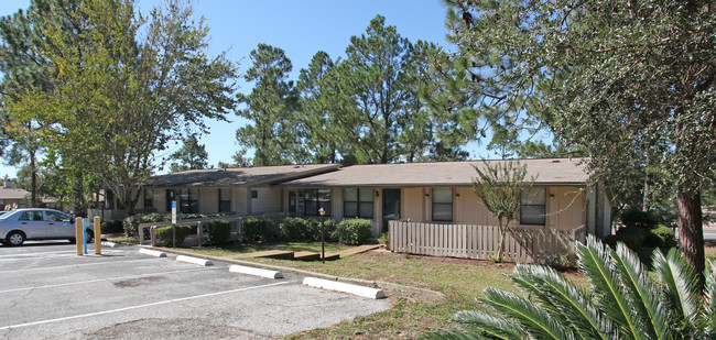 Hillview Terrace Apartments in Pensacola, FL - Building Photo - Building Photo