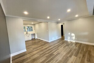 39 Silvercreek Pkwy N in Guelph, ON - Building Photo