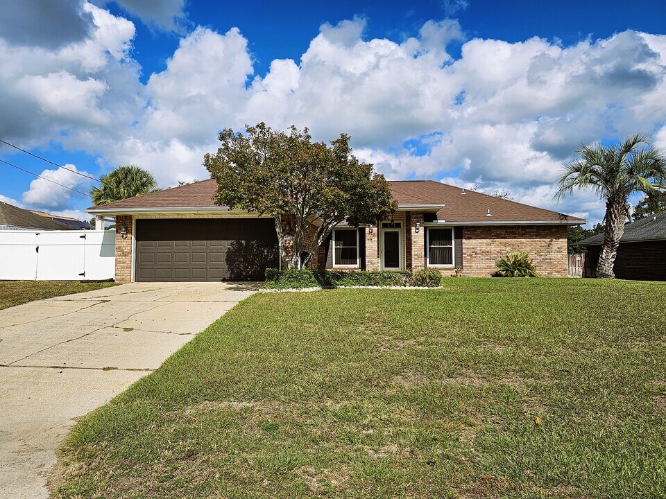 5168 Whitehurst Ln in Crestview, FL - Building Photo