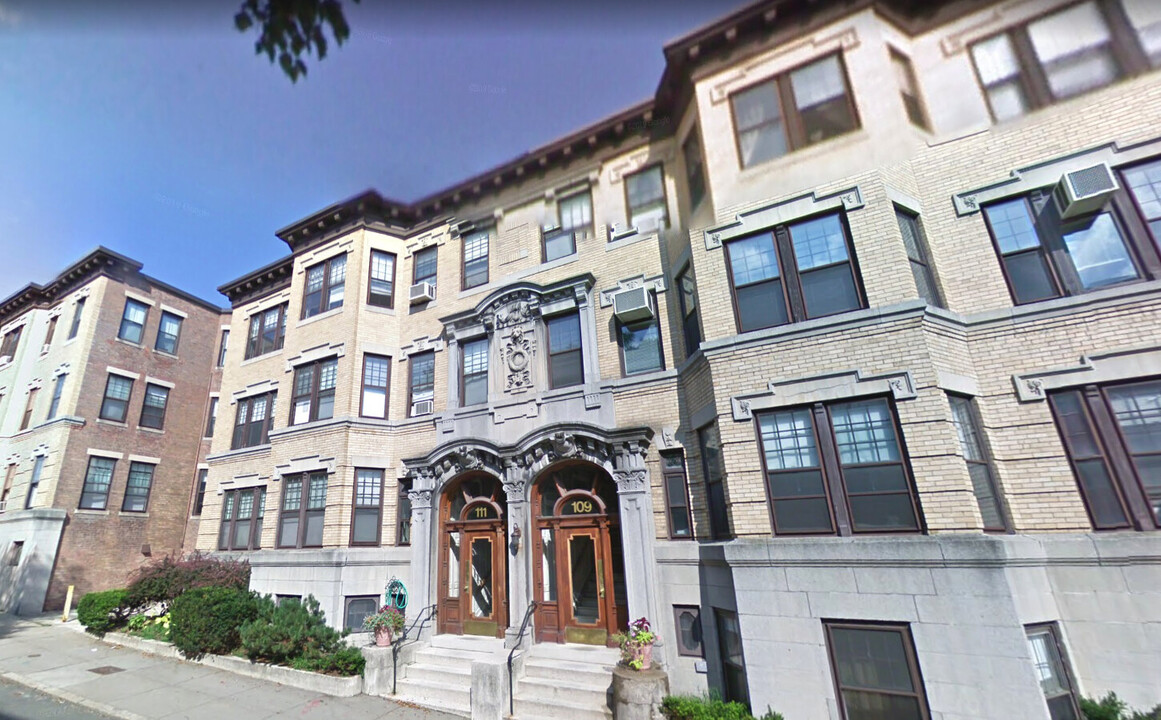 108 Saint Paul St, Unit 3F in Brookline, MA - Foto de edificio