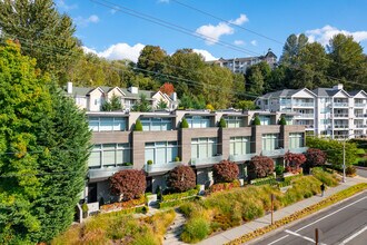 1750 Lake Washington Blvd N in Renton, WA - Foto de edificio - Building Photo