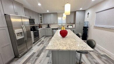 4751 NE 10th Ave in Oakland Park, FL - Building Photo - Building Photo