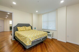55 Middle Neck Rd in Great Neck Plaza, NY - Building Photo - Building Photo