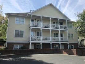 623 Walker Ave, Unit 623-B in Greensboro, NC - Building Photo
