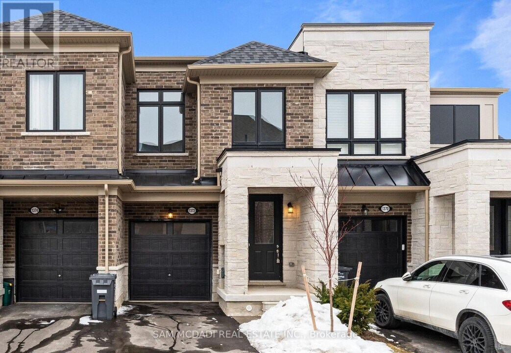 1372 Blueprint Cmn in Burlington, ON - Building Photo