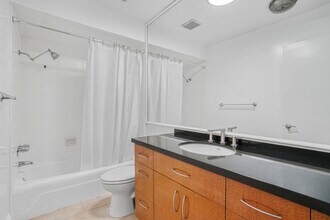 2311 4th St, Unit 304 in Santa Monica, CA - Foto de edificio - Building Photo