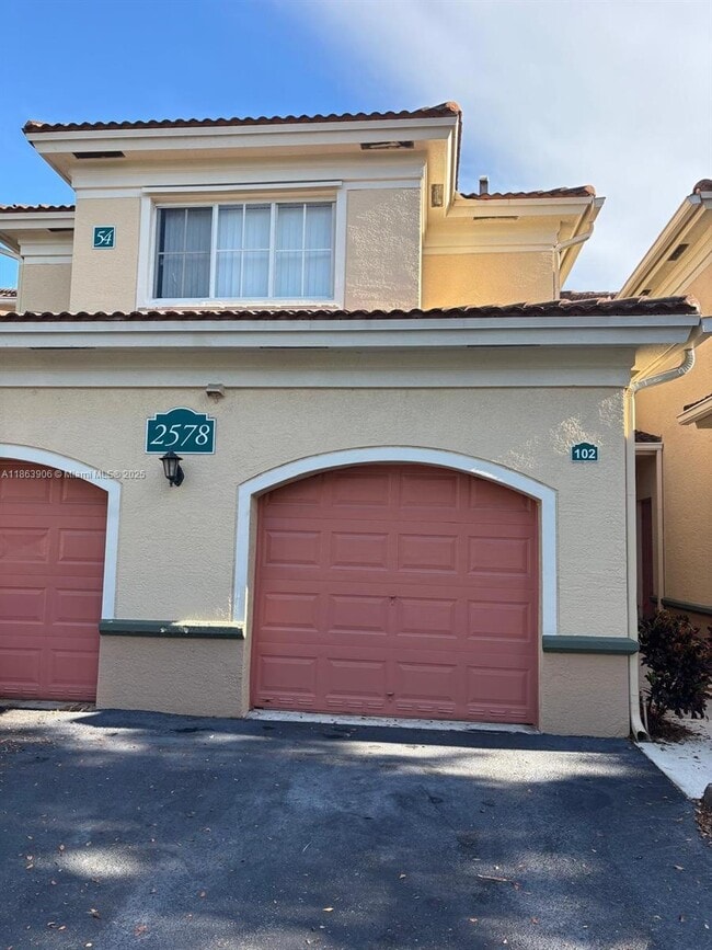 2578 Centergate Dr