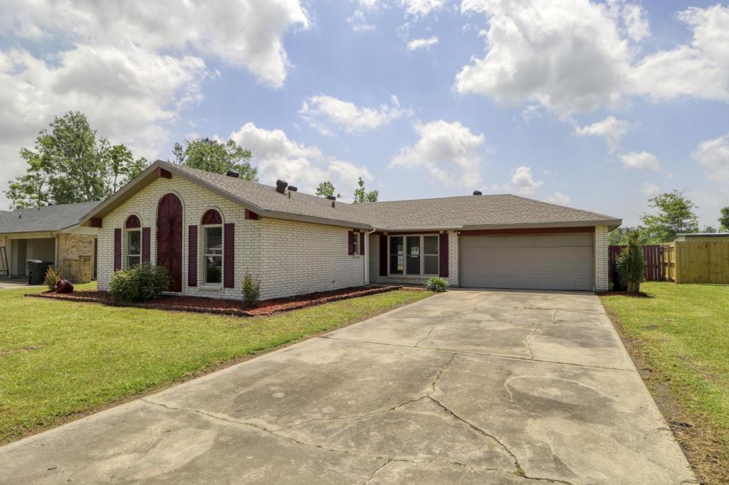 301 Vanessa Ave in Lake Charles, LA - Building Photo